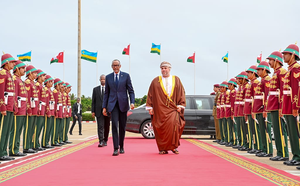 رئيس جمهورية رواندا يغادر البلاد.