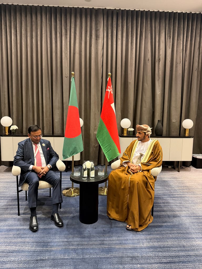 وكيل الوزارة للشؤون السياسية يجرى محادثات ثنائية على هامش اجتماعات منظمة التعاون الإسلامي ببغداد