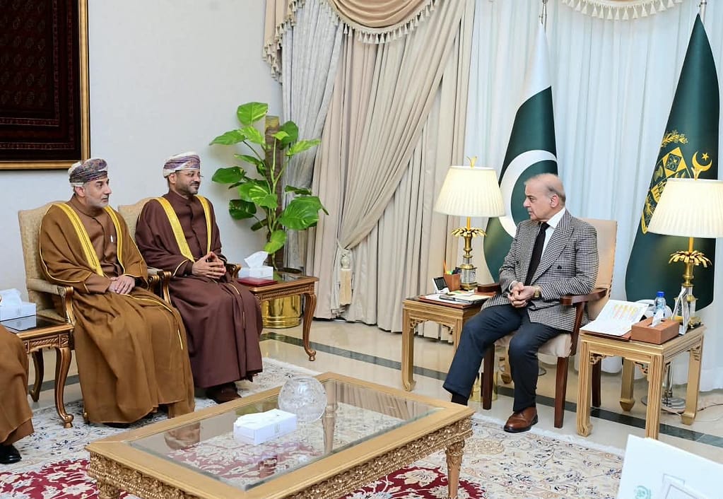 رئيس الوزراء الباكستاني يستقبل معالي السيد وزير الخارجية