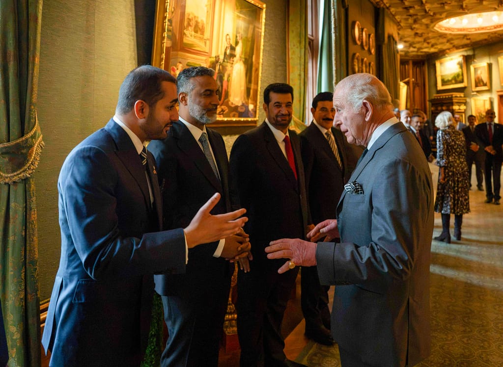 ملكُ المملكة المُتّحدة يودّعُ جلالةَ السُّلطان المُعظّم
