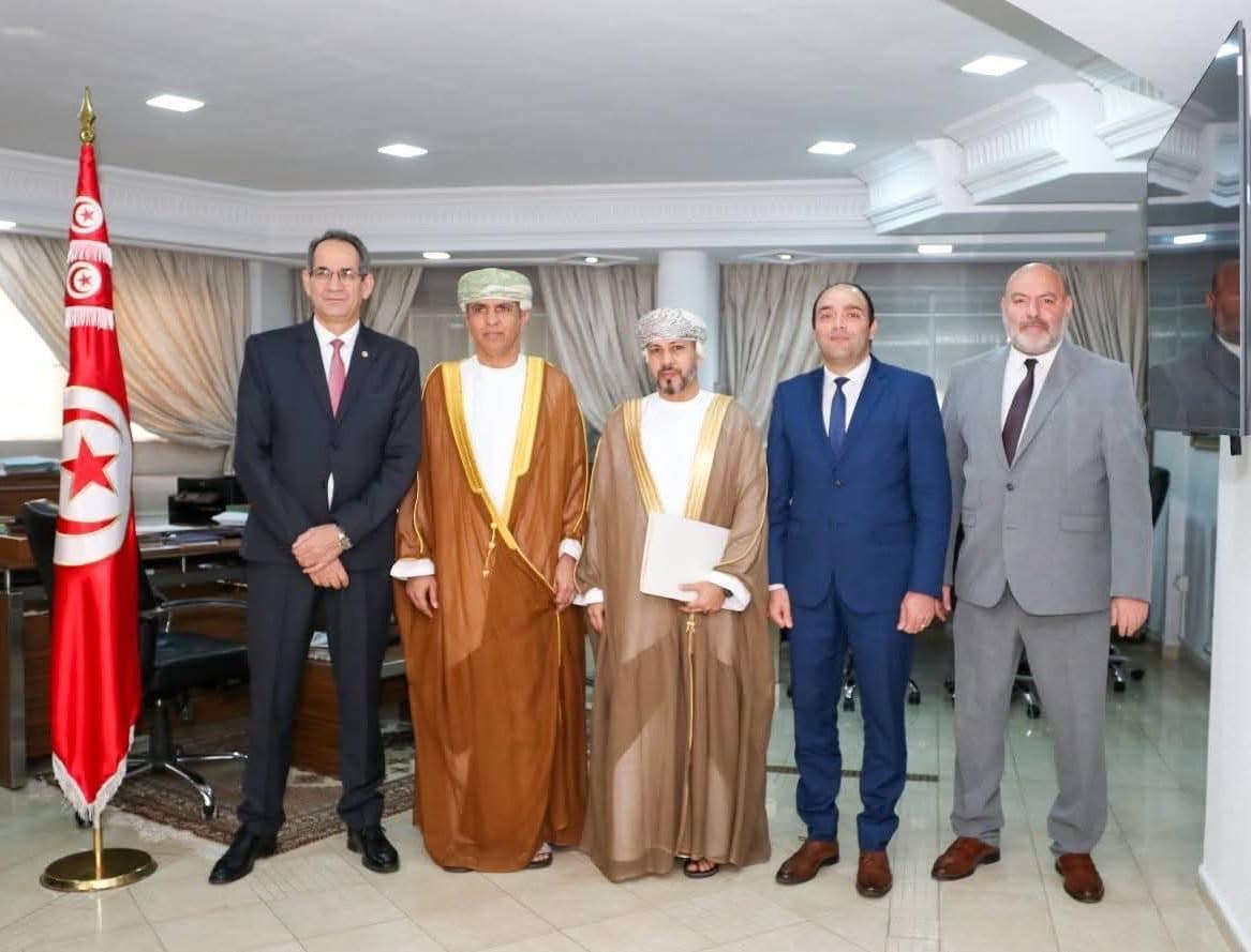 تونس: وزير التعليم العالي يستقبل سفير سلطنة عمان