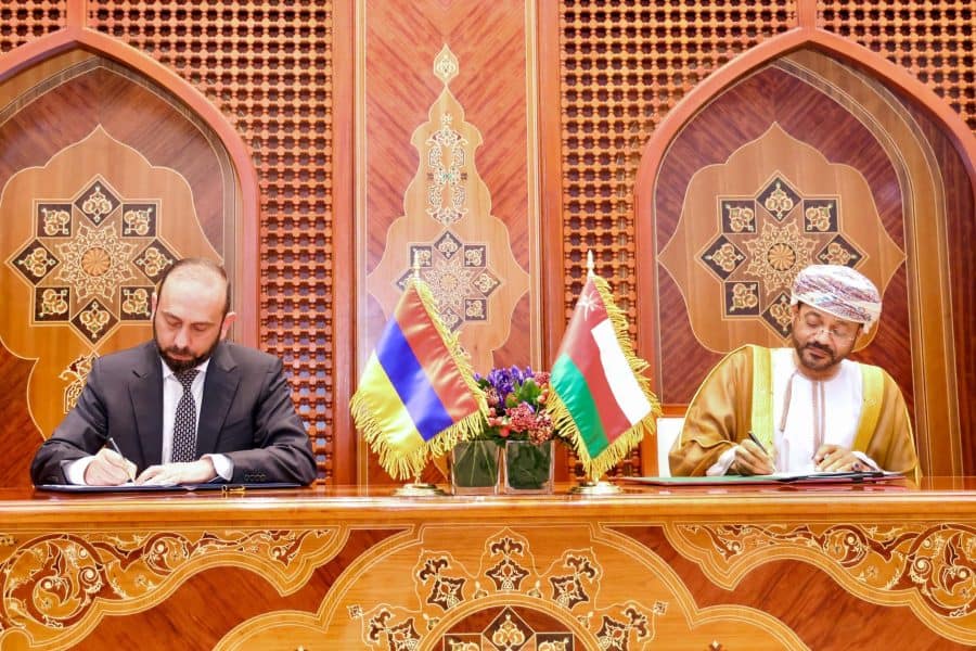 معالي السيد وزير الخارجية يعقد جلسة محادثات رسمية مع نظيره الأرميني