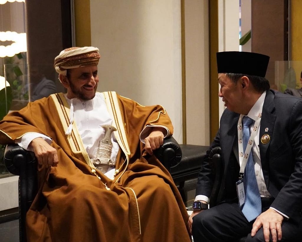 Political Undersecretary holds bilateral talks on the sidelines of OIC meetings