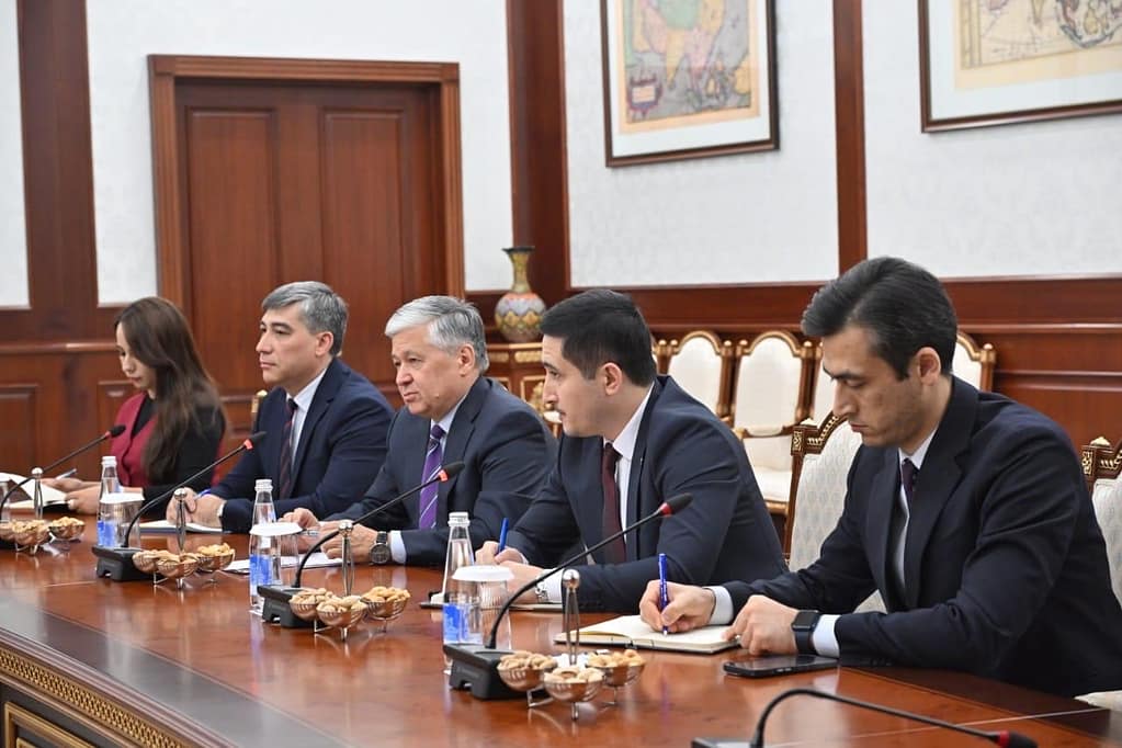 وكيل الوزارة للشؤون الإدارية والمالية يلتقي نائب وزير الخارجية الأوزبكي في طشقند