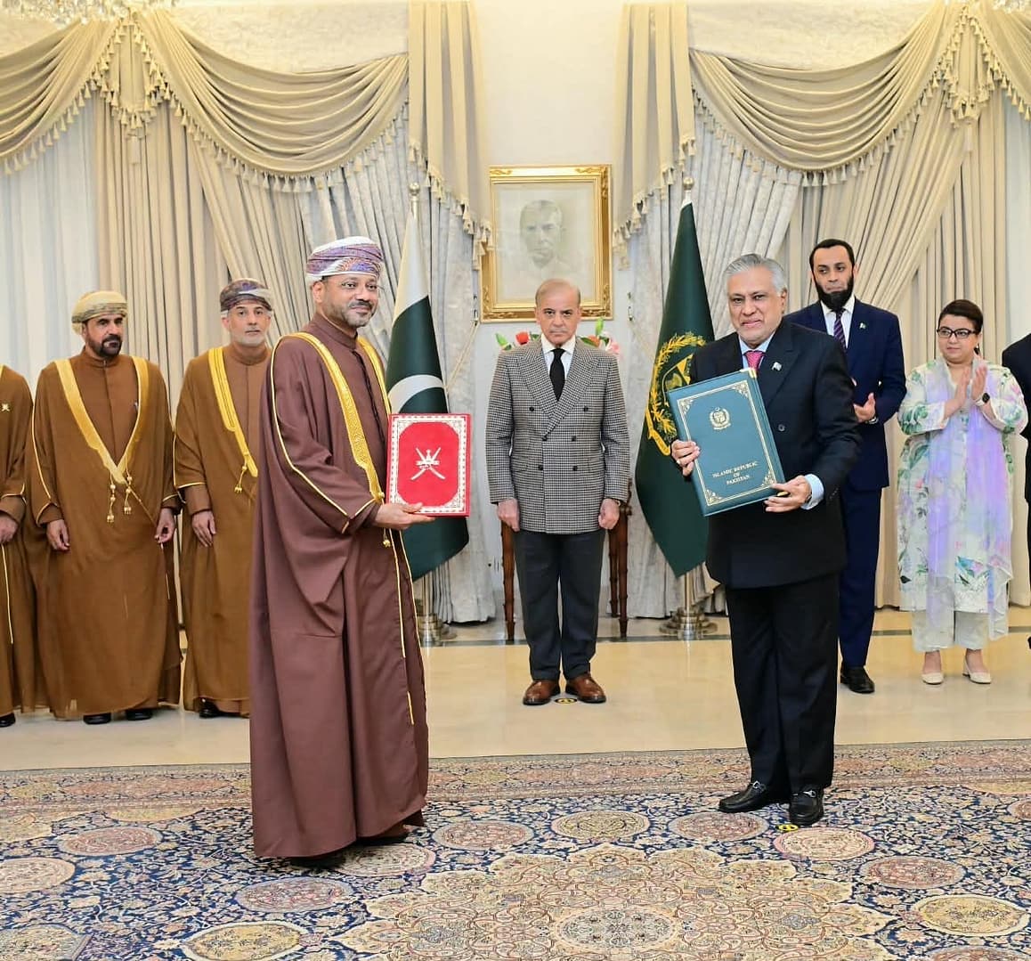 سلطنة عمان وجمهورية باكستان توقعان اتفاقية وأربع مذكرات تفاهم