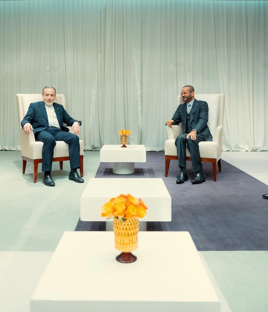 معالي السيد وزير الخارجية يلتقي نظيره الإيراني في جنيف