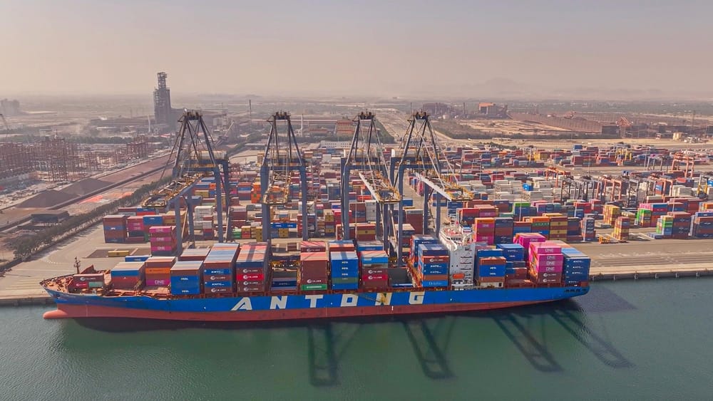 Forecasts of a slowdown in global growth alongside positive indicators for Oman’s economy