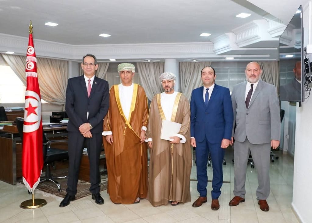تونس: وزير التعليم العالي يستقبل سفير سلطنة عمان