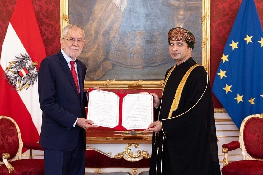سفير سلطنة عُمان يقدم أوراق اعتماده للرئيس النمساوي