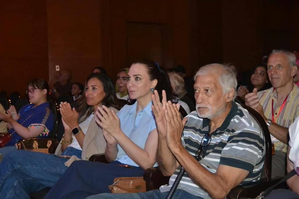 مصر: ممثلو السفارة يحضرون عرضا مسرحيا بدار الأوبرا