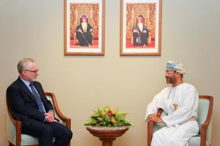 معالي السيد وزير الخارجية يستقبل مبعوث رئيس الوزراء الكندي