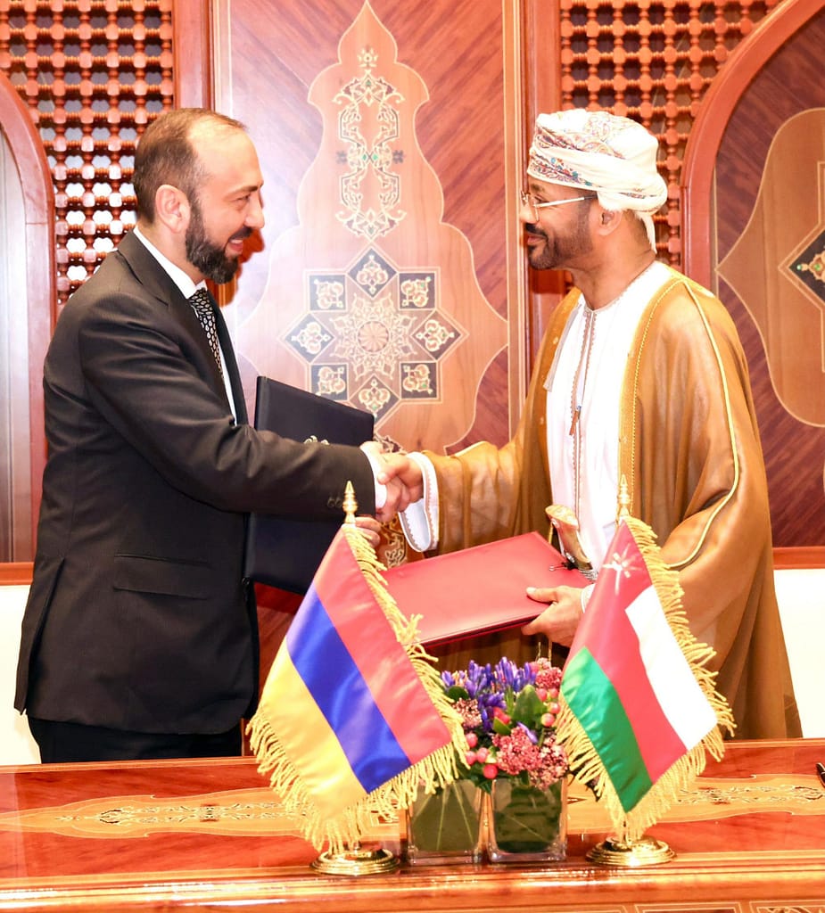 معالي السيد وزير الخارجية يعقد جلسة محادثات رسمية مع نظيره الأرميني