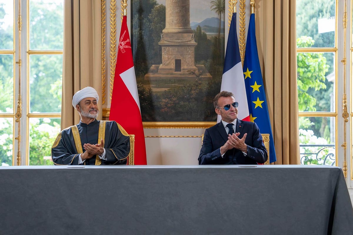 جلالةُ السُّلطان والرئيسُ الفرنسيُّ يشهدان التّوقيع على 12 اتفاقيّةً ومذكّرةَ تفاهم وإعلانَ نوايا