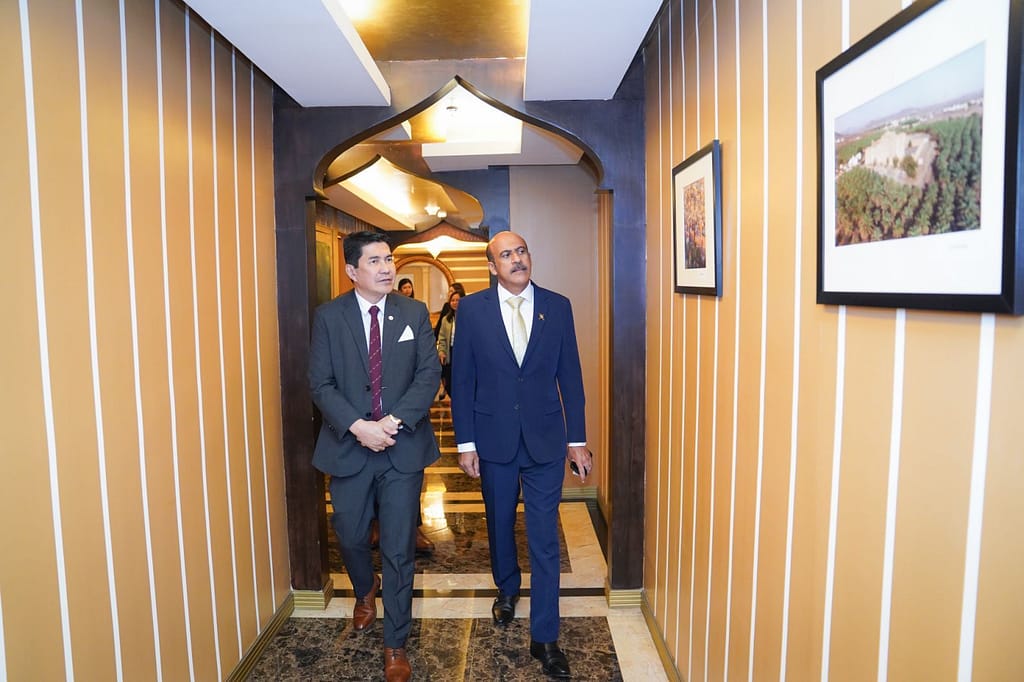 Philippines: Ambassador receives Senator