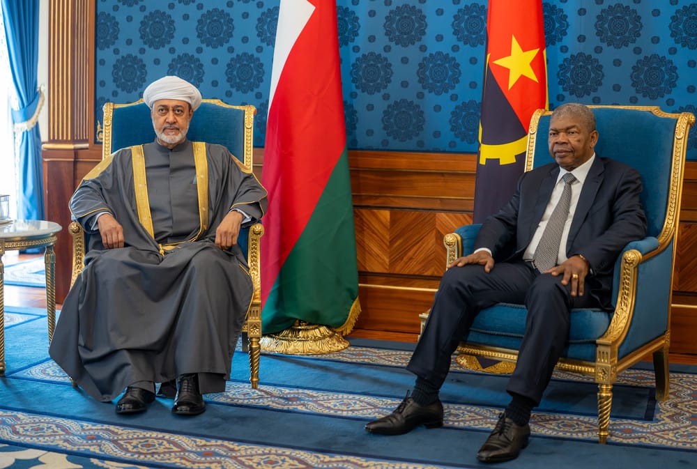 His Majesty the Sultan and the Angolan President hold a bilateral meeting and an official session of talks.