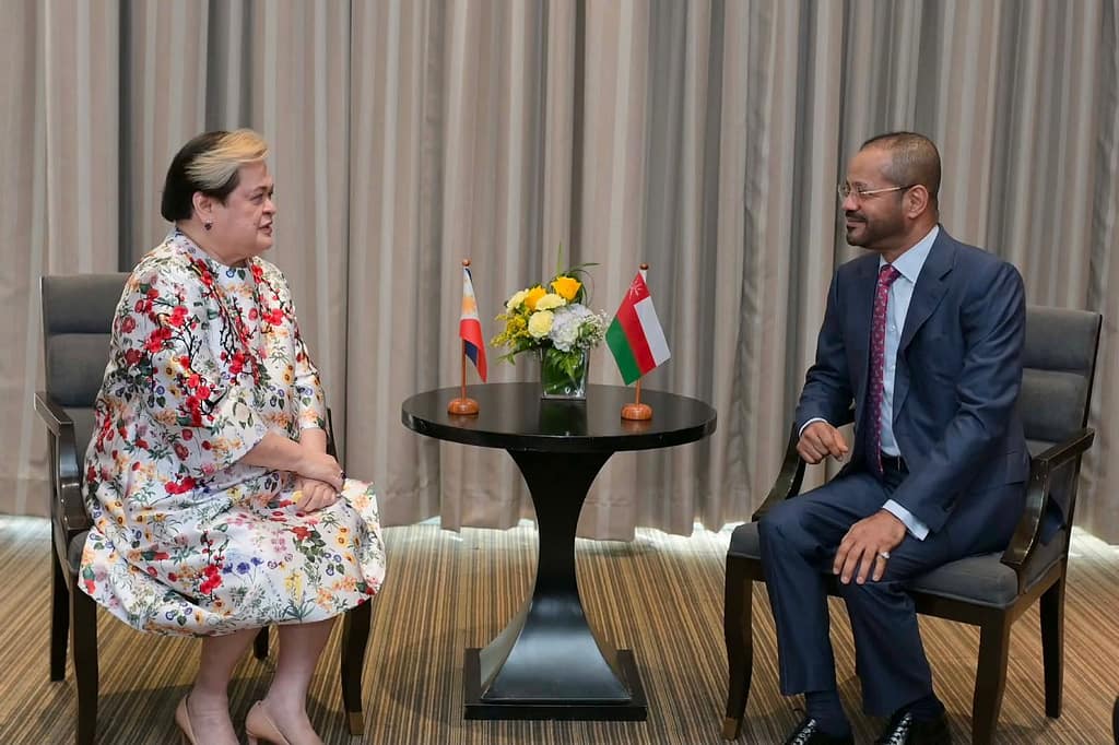 معالي السيد وزير الخارجية يبحث مع نظيرته الفلبينية تعزيز الشراكة والتعاون الثنائي