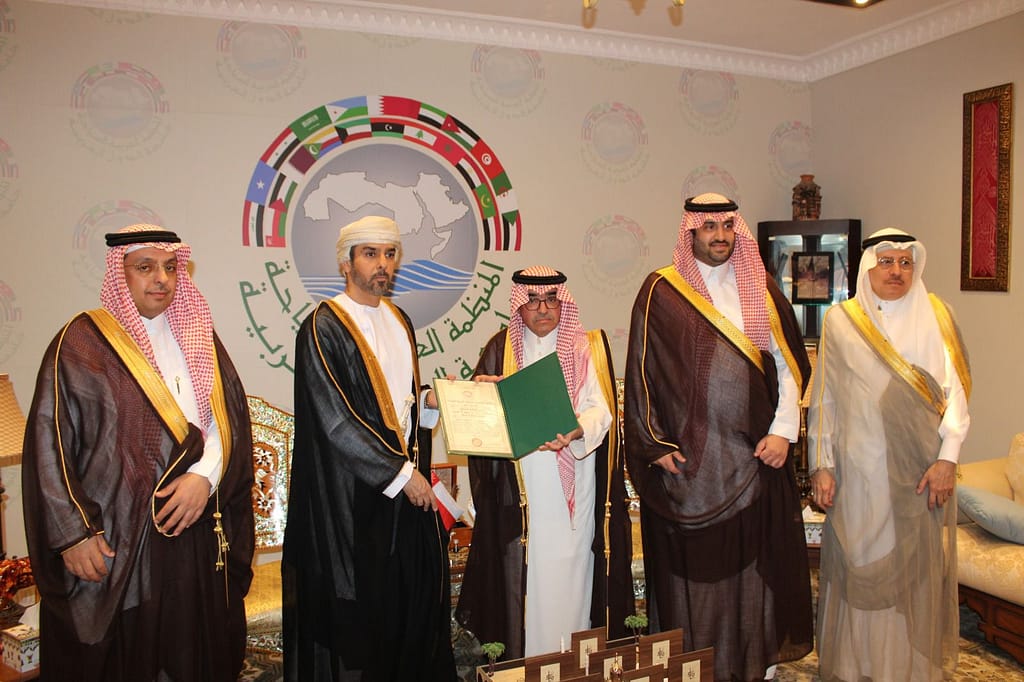 حضرة صاحب الجلالة السلطان هيثم بن طارق المعظّم يتسلم وسام “قلادة السياحة العربية من الطبقة الممتازة” من المنظمة العربية للسياحة
