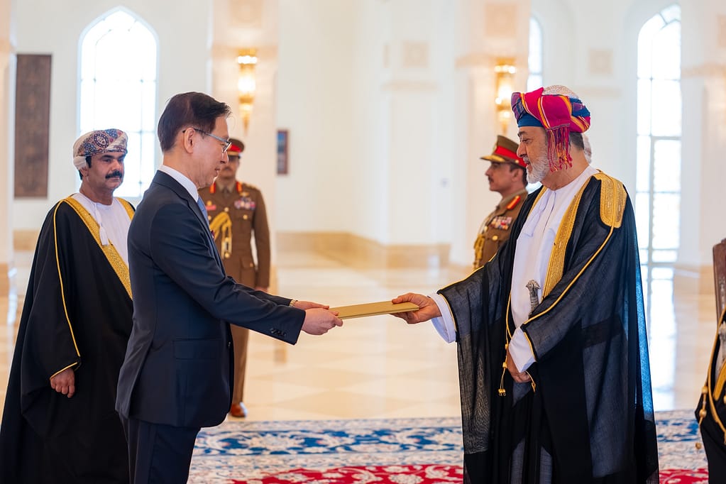 Lee Jung Il, Ambassador the Republic of Korea to Oman.