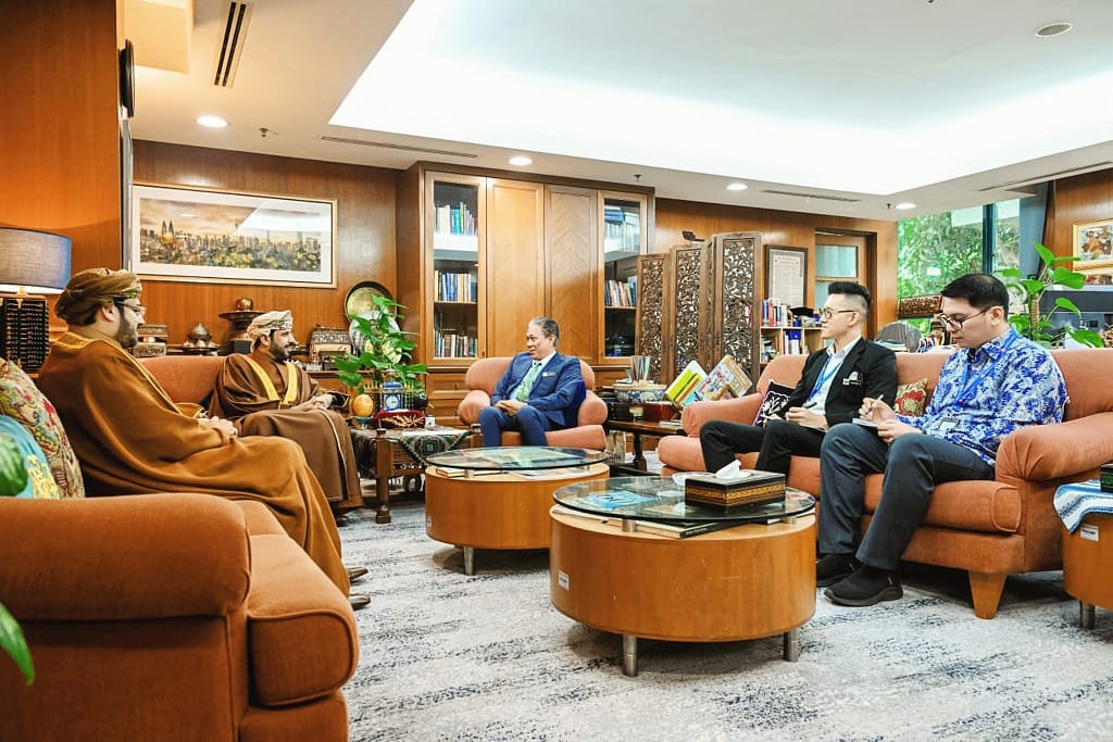 Malaysia: Ambassador presents credentials