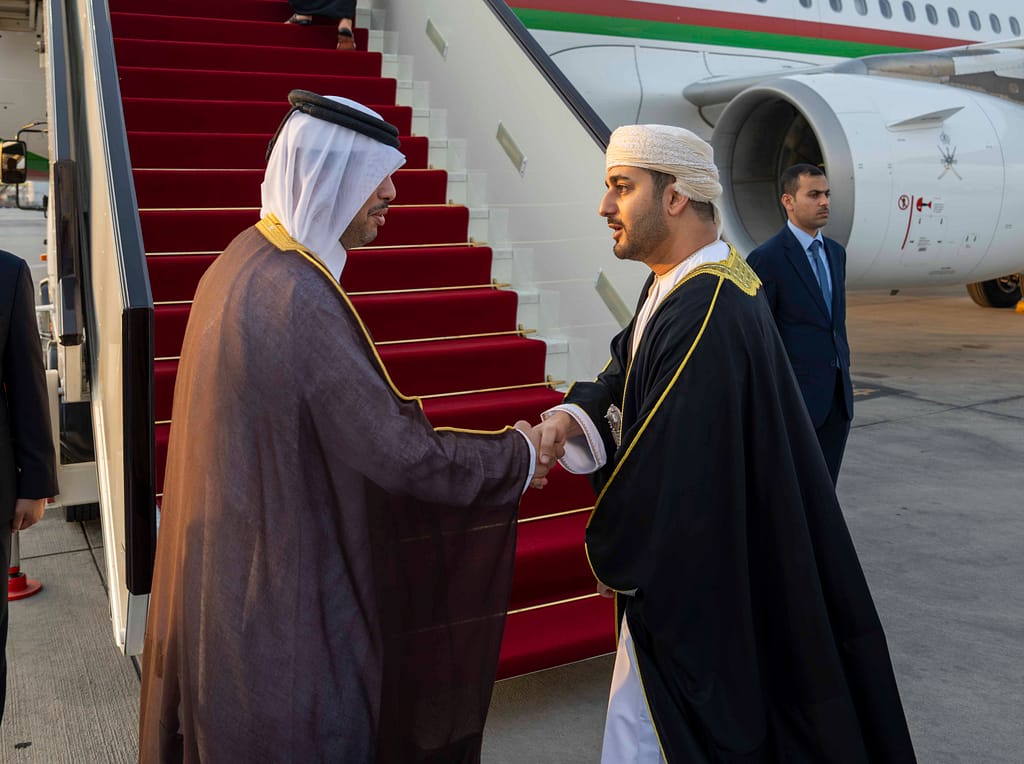 نيابةً عن جلالةِ السُّلطان.. سمو السّيد شهاب يُقدّم التّعازي في وفاة الشّيخ حمد بن خليفة