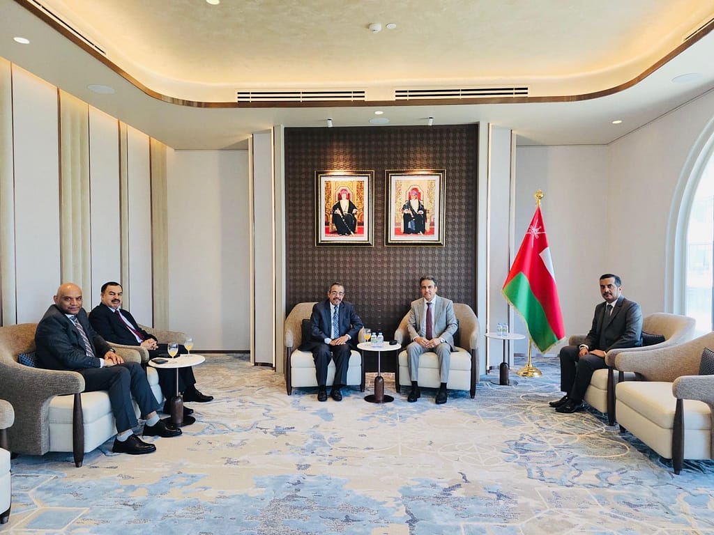 تايلاند: سعادة السفير يستقبل وفد الجامعة الوطنية للعلوم والتكنولوجيا