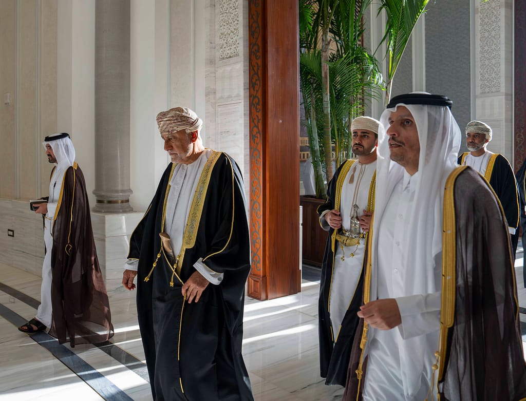 نيابةً عن جلالةِ السُّلطان.. سمو السّيد شهاب يُقدّم التّعازي في وفاة الشّيخ حمد بن خليفة
