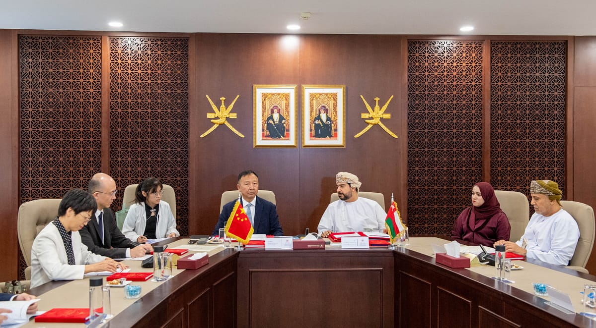 Oman and China discuss cooperation in economic and free zones