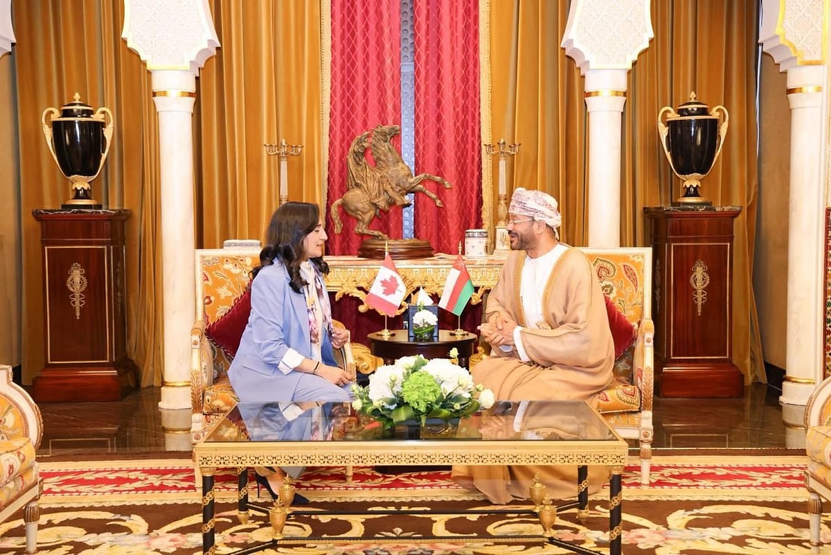 Minister meets Canadian counterpart in Manama