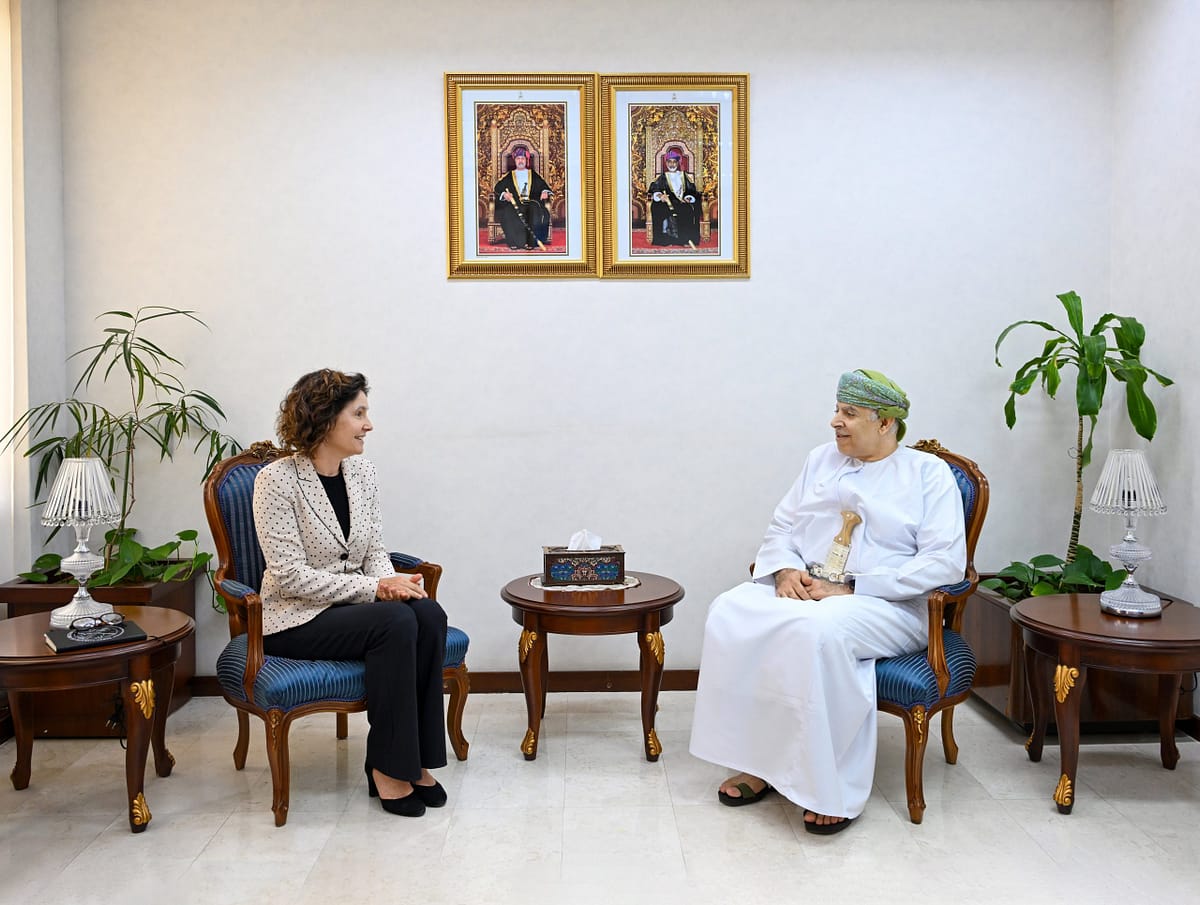 سعادة الشيخ وكيل وزارة الخارجية للشؤون الإدارية والمالية يستقبل سفيرة هولندا المعتمدة.