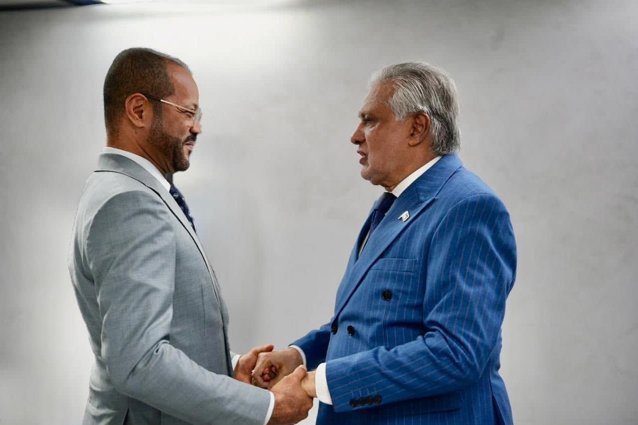 معالي السيد وزير الخارجية يلتقي نائب رئيس الوزراء الباكستاني