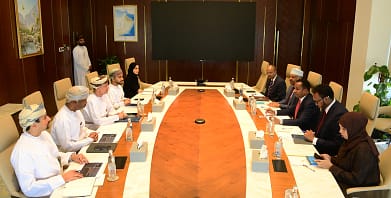 سلطنة عُمان وجمهورية الصومال الفيدرالية تستعرضان آفاق التعاون والفرص الاستثمارية