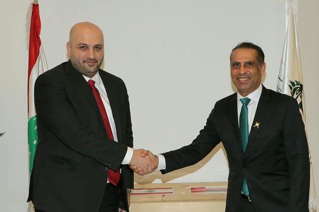 Lebanon: Ambassador delivers medical supplies to Health Minister