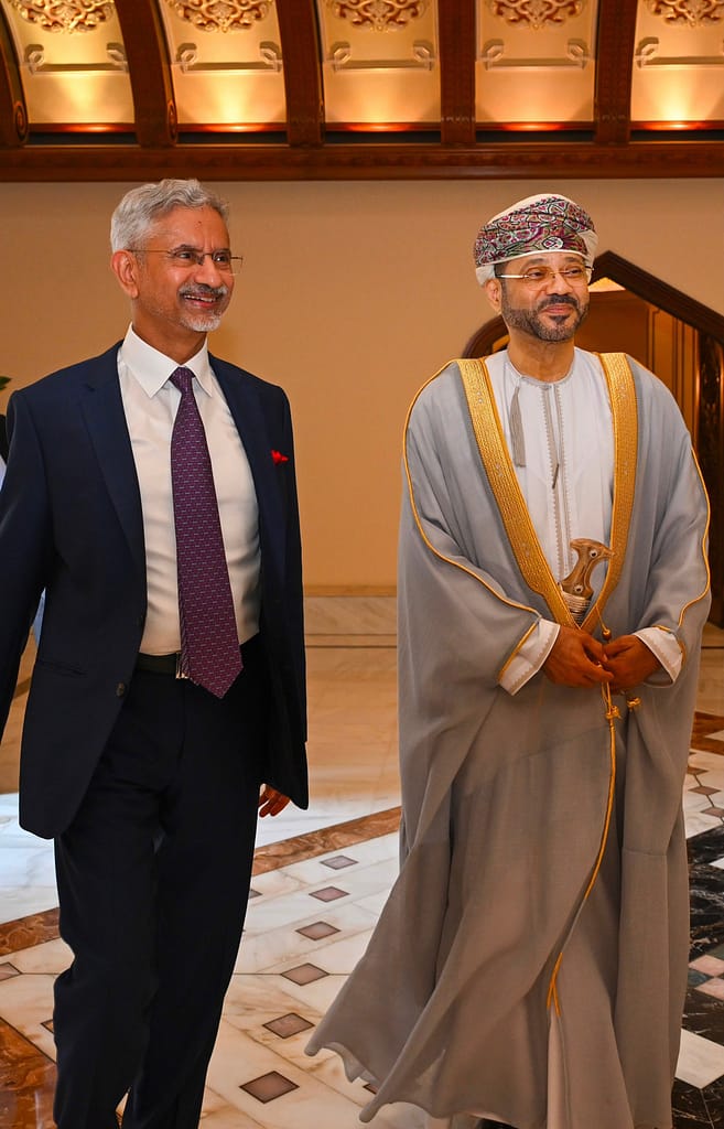 معالي السيد وزير الخارجية يبحث مع نظيره الهندي تعزيز العلاقات الثنائية