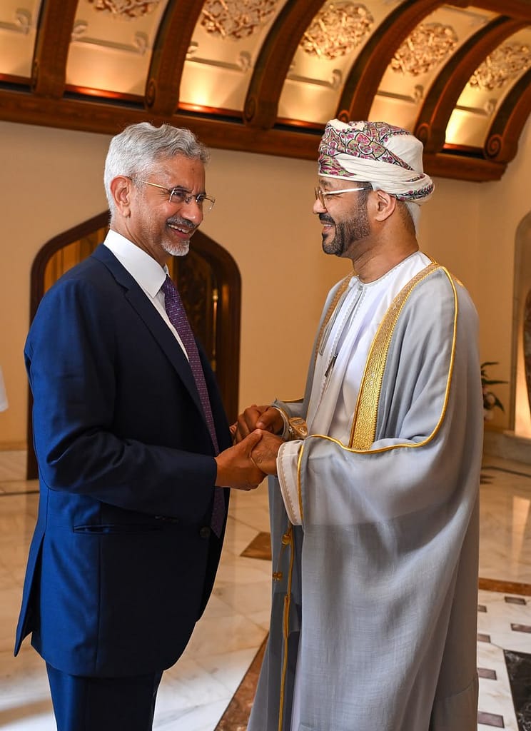 معالي السيد وزير الخارجية يبحث مع نظيره الهندي تعزيز العلاقات الثنائية