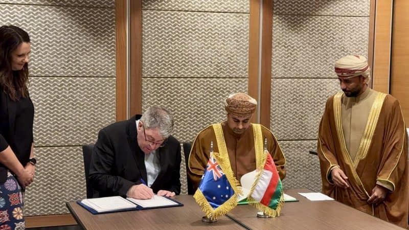 Head of Oman's CAA with the deputy head of civil aviation in Australia