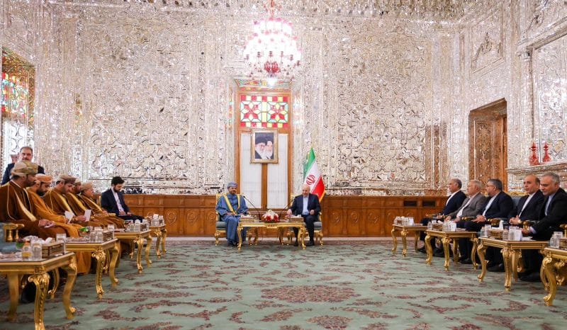 وزير الخارجية يعقد لقاء مع رئيس مجلس الشورى الإيراني