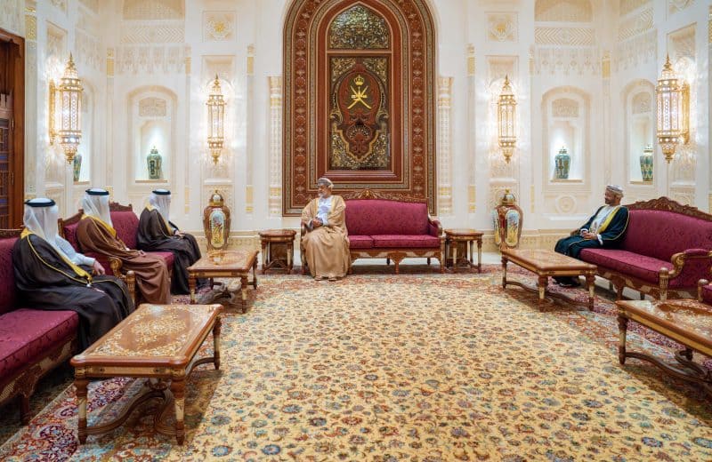 جلالة السُّلطان المعظّم يستقبل وزير الخارجية البحريني