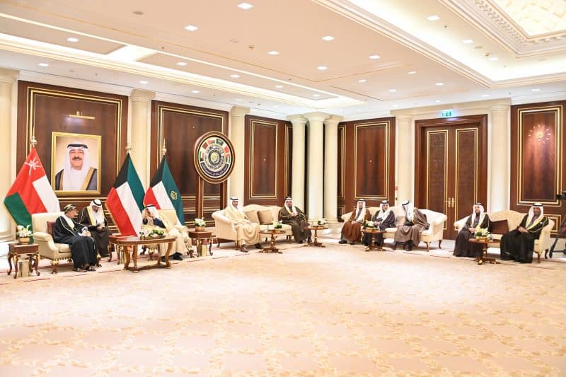 سمو السّيد فهد يصل الكويت لترؤس وفد سلطنة عُمان في مؤتمر القمة الخليجية الـ 45