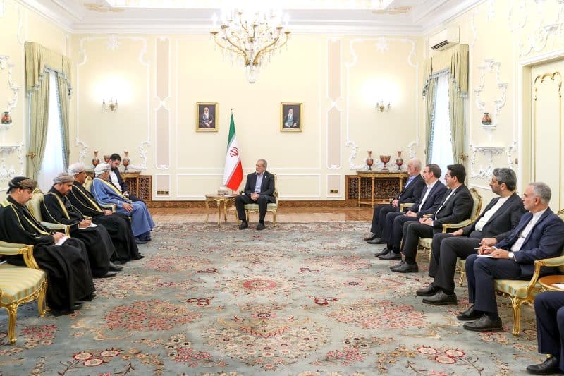 فخامة الرئيس الإيراني يستقبل معالي السيد وزير الداخلية