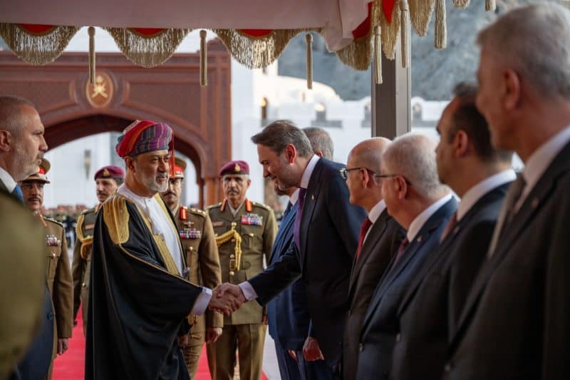 الرئيس التركي يصل إلى سلطنة عُمان