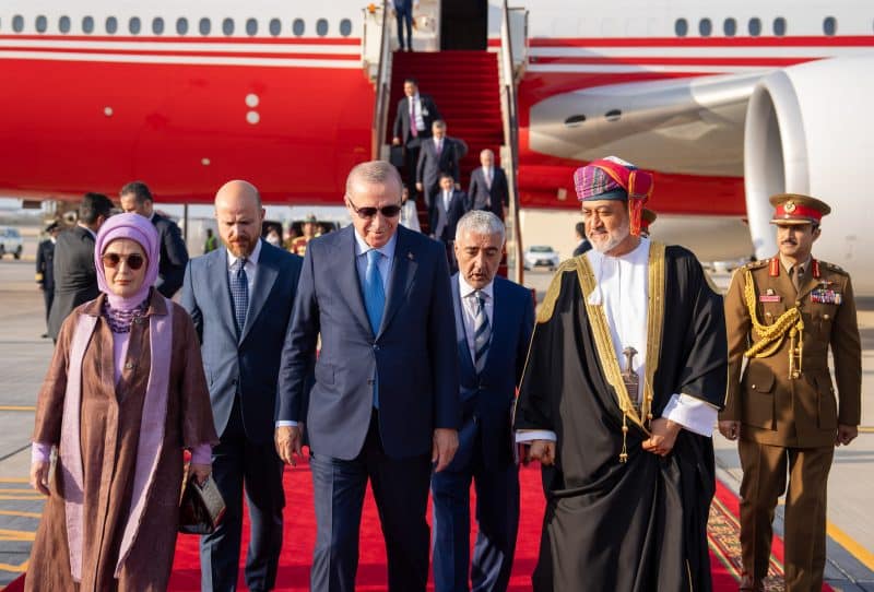 الرئيس التركي يصل إلى سلطنة عُمان