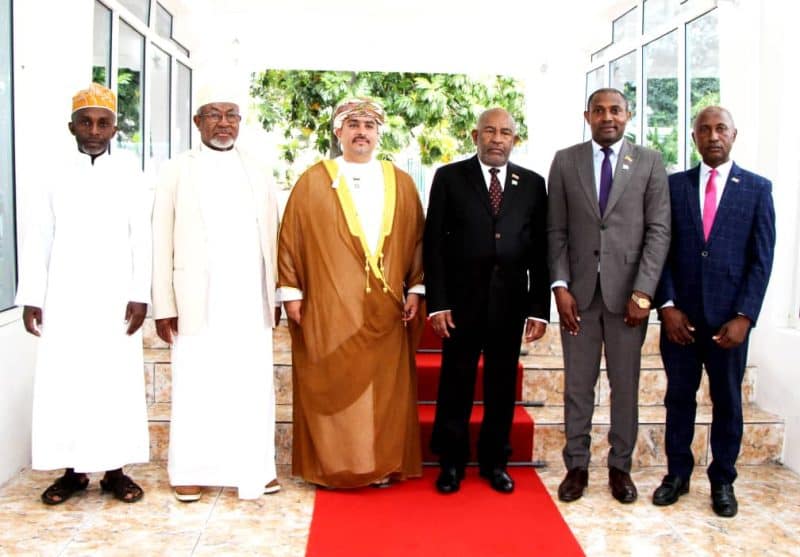 جمهورية القمر المتحدة: الرئيس يلتقي سفير سلطنة عمان