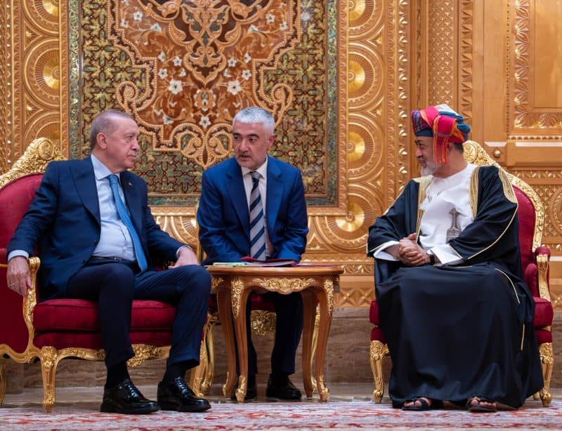 جلالةُ السُّلطان المعظّم والرئيس التركي يعقدان جلسة مباحثات
