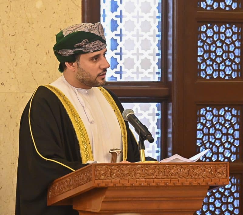 Iranian President meets Omani and Iranian business leaders