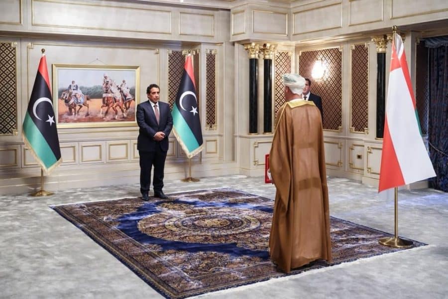 ليبيا: سفير سلطنة عُمان يقدم أوراق اعتماده