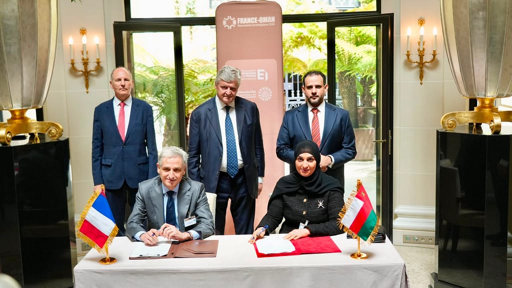 جلالةِ السُّلطان والرئيسِ الفرنسي يحضران مُنتدى رجال الأعمال في البلدين