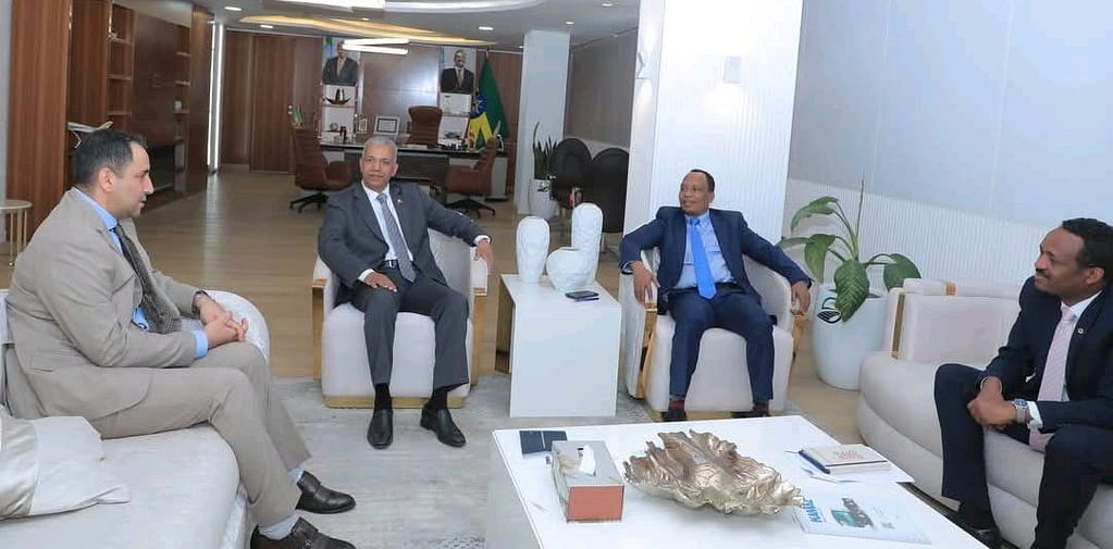 إثيوبيا: السفير يحضر لقاء وزير النقل مع الرئيس التنفيذي لشركة مطارات عمان