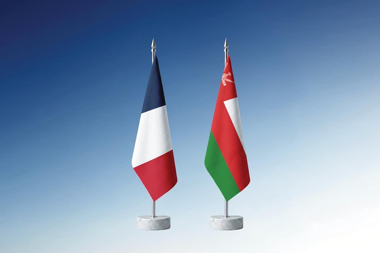 أعلام عُمان وفرنسا