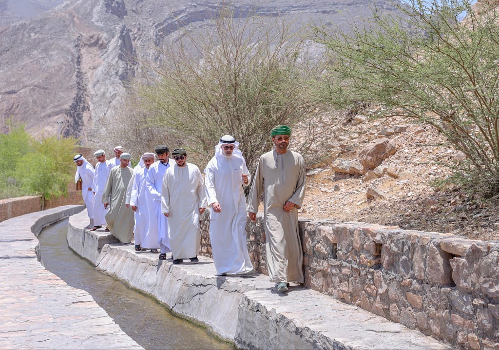 Minister and Kuwaiti counterpart visits tourists sites