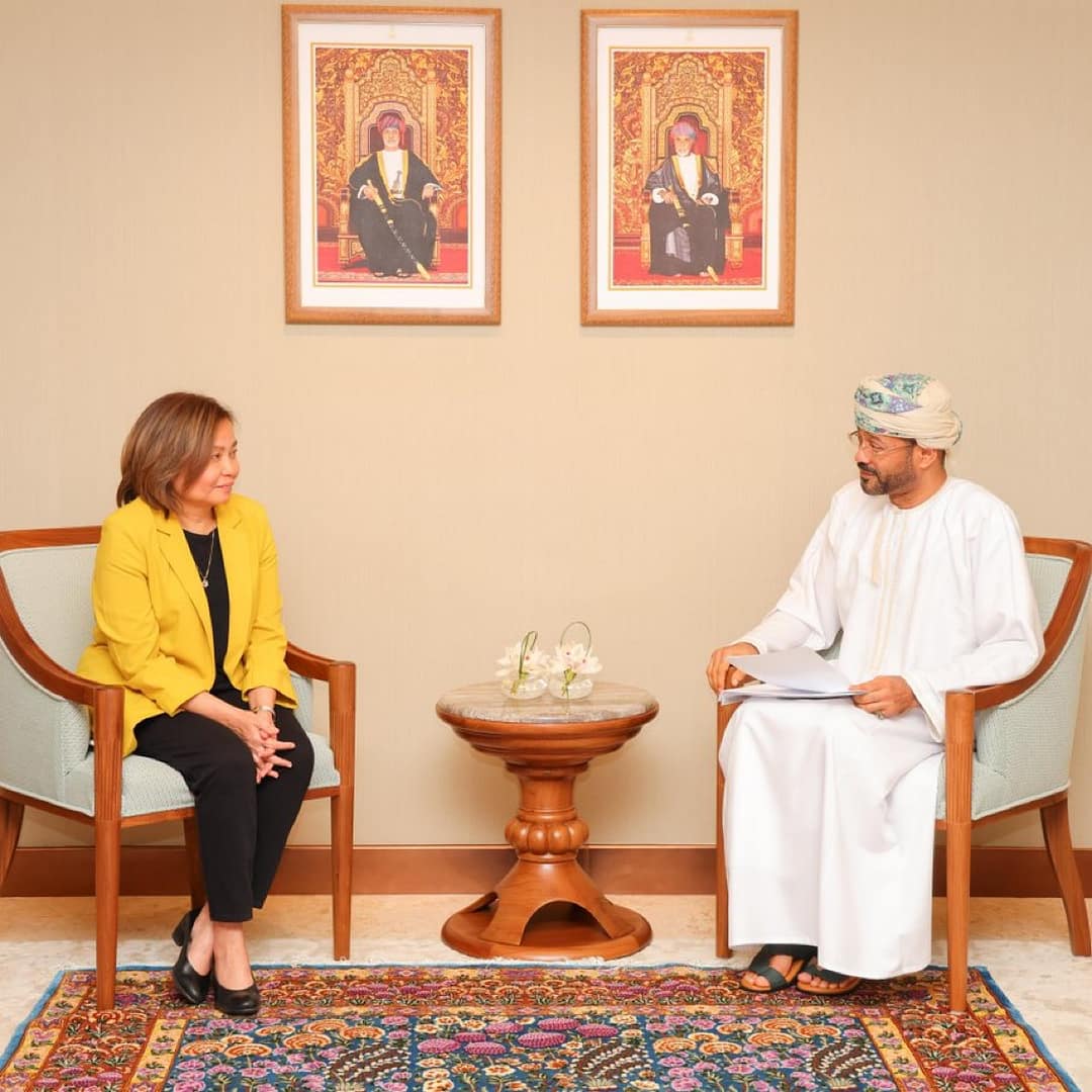 His Excellency the Minister of Foreign Affairs receives a written message from Her Excellency the Minister of Foreign Affairs of the Republic of the Philippines